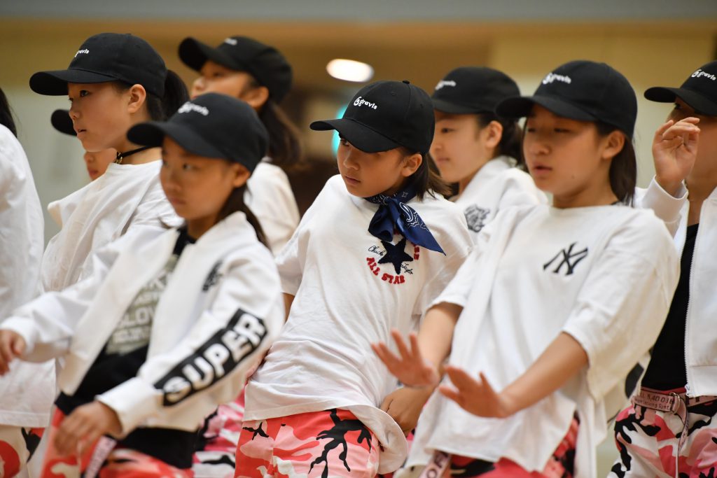 キッズダンスにおすすめ 人気ブランド Tシャツの簡単アレンジ術特集 Gravis 神奈川 東京で人気のチア キッズチアダンススクール