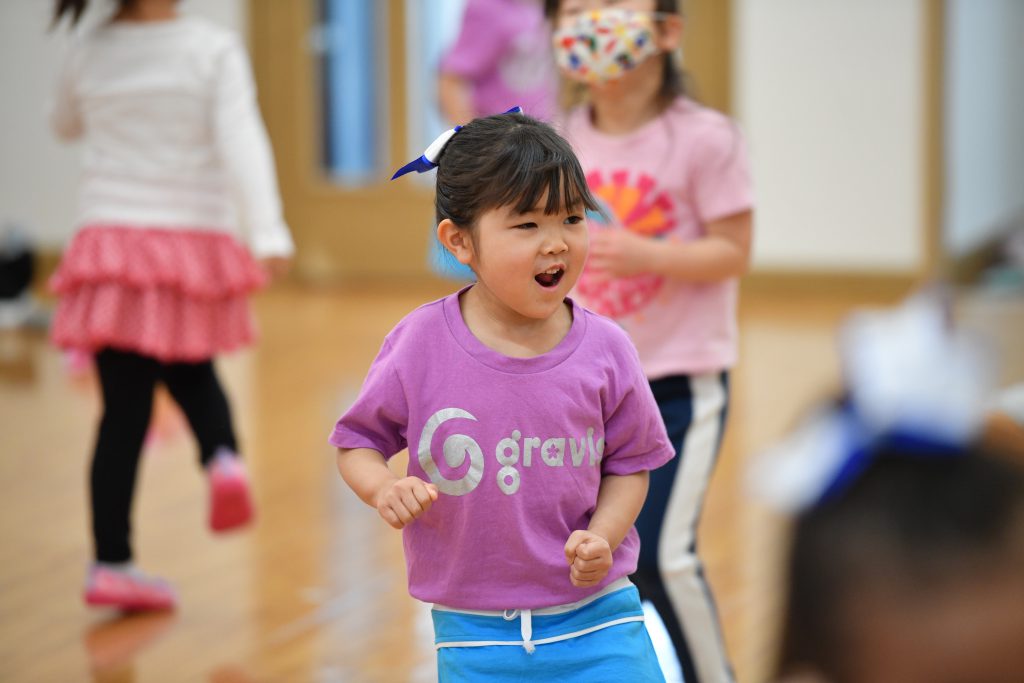 キッズダンスにおすすめ 人気ブランド Tシャツの簡単アレンジ術特集 Gravis 神奈川 東京で人気のチア キッズチアダンススクール